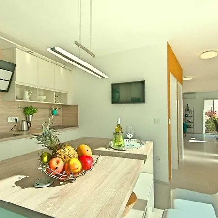 Barbara With Pool Comfortable 别墅