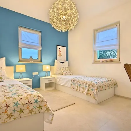 Barbara With Pool Comfortable