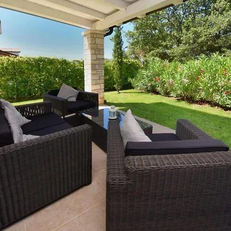 别墅 Barbara With Pool Comfortable