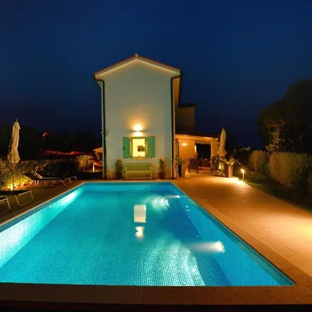 Barbara With Pool Comfortable Villa Selina