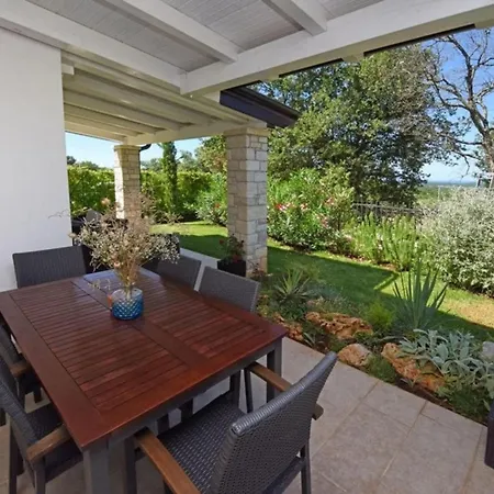 Barbara With Pool Comfortable