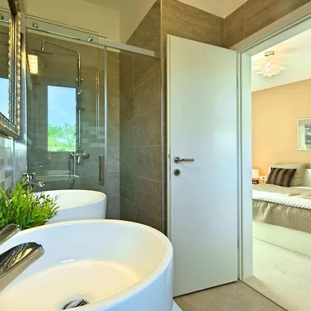 Barbara With Pool Comfortable