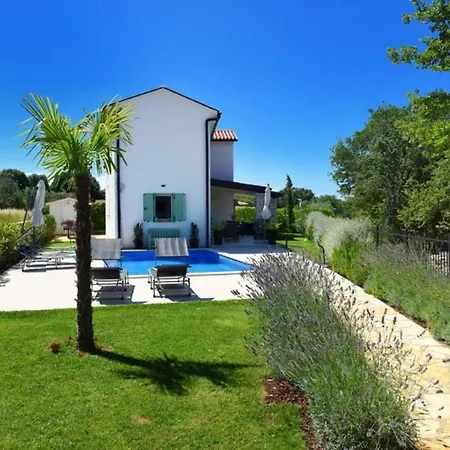 Barbara With Pool Comfortable