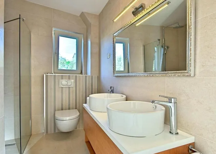 Vila Barbara With Pool Comfortable Selina