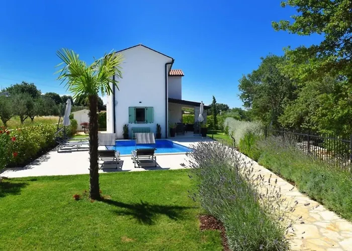 Barbara With Pool Comfortable